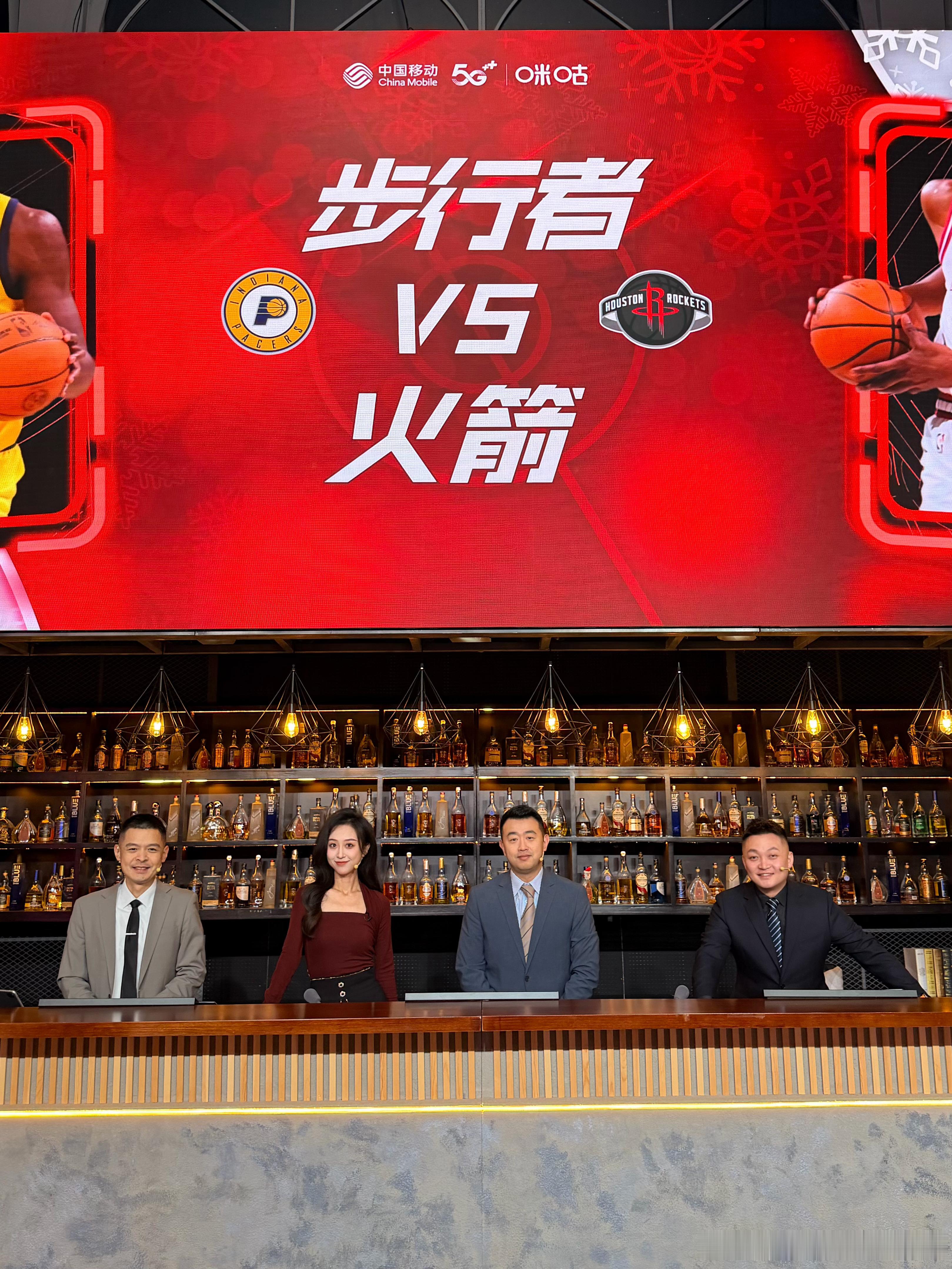 2025打卡下班，最近学了句话：老己们都辛苦啦！！！评论区老规矩咱还抽俩球队通月