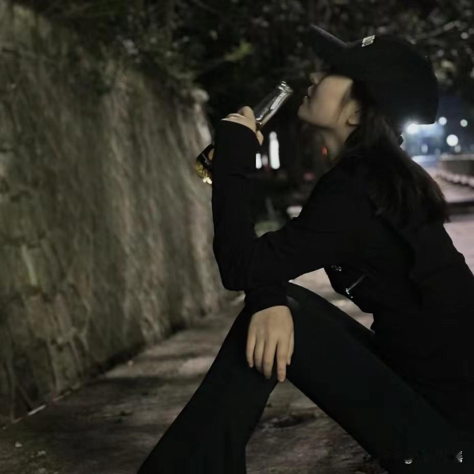 我如今的生活宛如一场噩梦，快把我逼得精神失常了！
当年结婚时，我妈执意要18.8