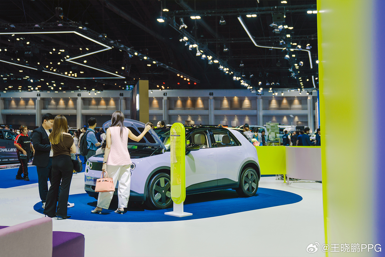 该说不说，蔚来的UI设计师是真的漂亮，前者有芜湖qq3致敬，后来又有上通五宏光m