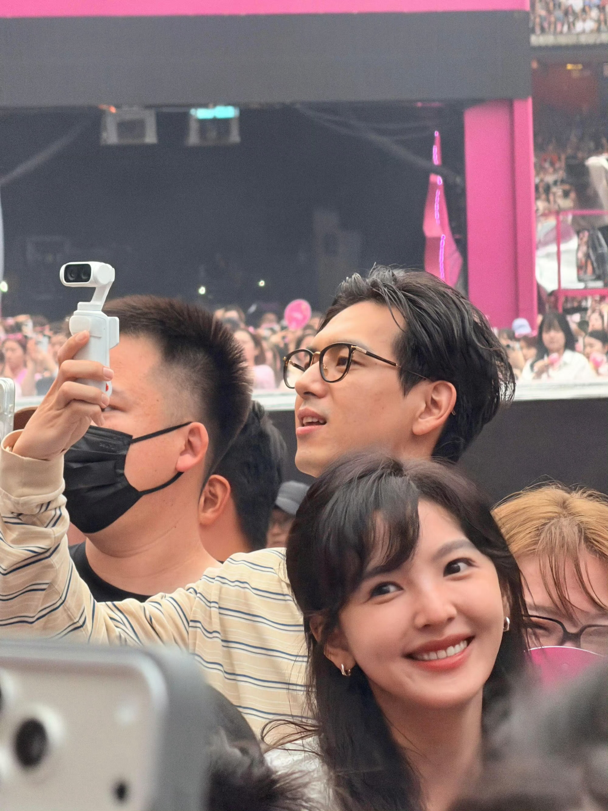 李现章若楠一起看汪苏泷演唱会这是什么神仙同框
