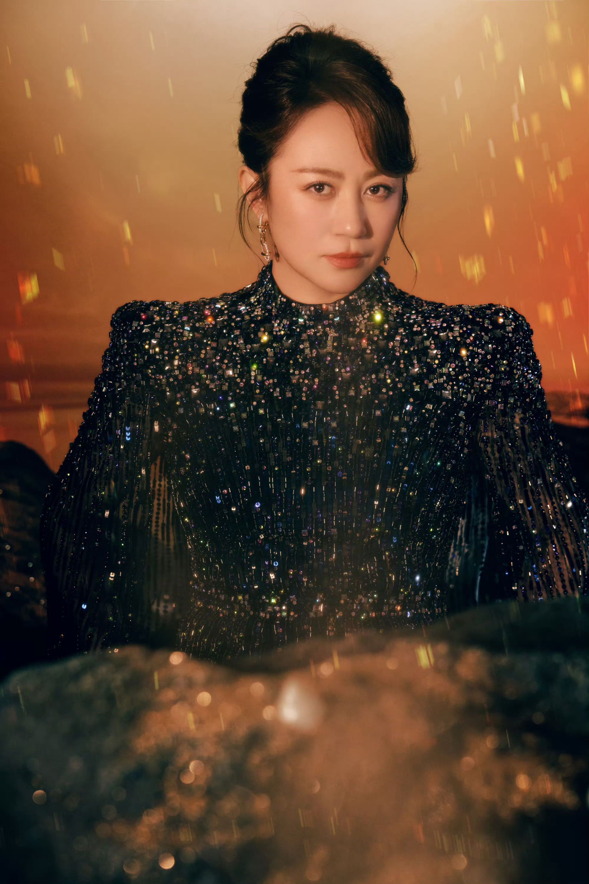 马丽和何炅主持金鹰节何炅和马丽从当年小品里的搭档到如今并肩站在金鹰节主持台瞬间泪