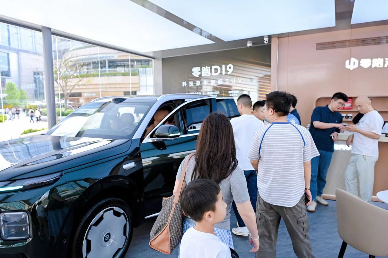 低配版会不会不够用？到店实拍入门款大六座SUV
很多人买车都会有个顾虑：低配版会