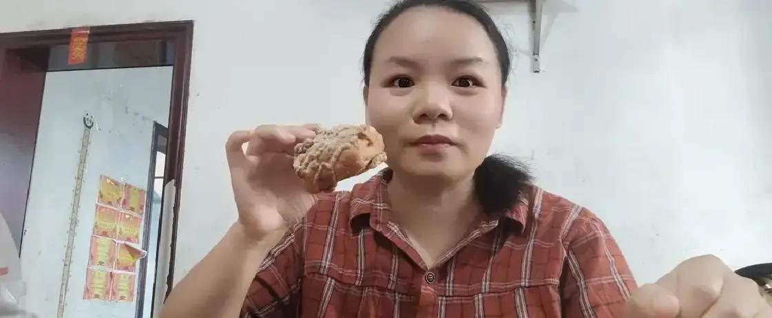 不上班不出门，不追剧，不打牌不打麻将，不社交也没朋友，全职在家10年，目前已经闭