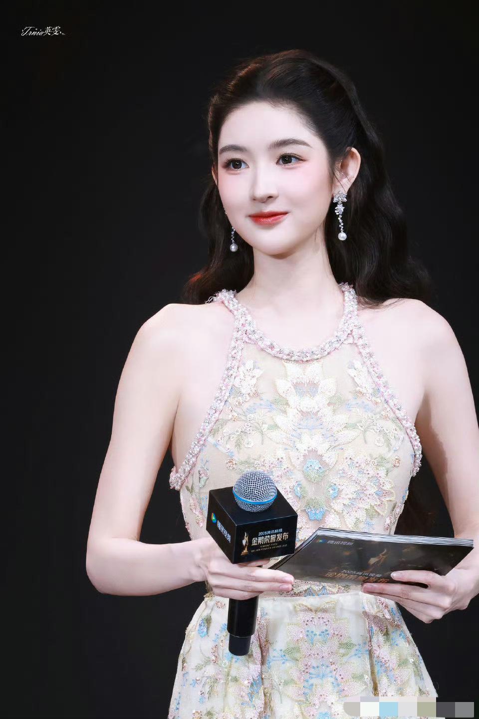 王玉雯出不出名，
我不做评价，
但是我敢确定一件事，就是王玉雯这个人，是真的很努