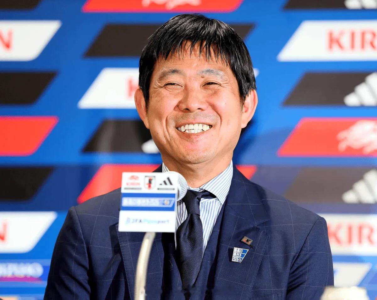 在世界杯上不敌巴西被淘汰出局后，日本今天乘机返回日本。在抵达日本后，日本队主帅森