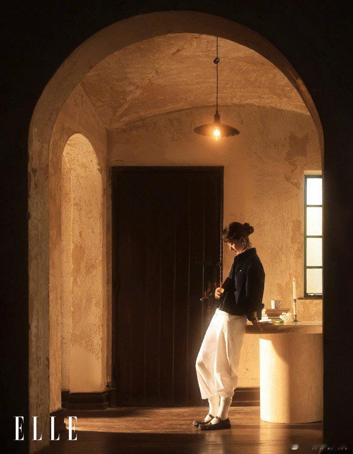 赵丽颖深信时间是最珍贵的礼物 把时间花在热爱上，终会收获惊喜！赵丽颖在演员与母亲