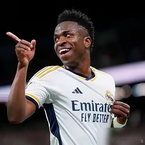 800万欧元，皇马前锋买了支破产队，3个月后奇迹发生了。 去年年初，他悄悄花了8