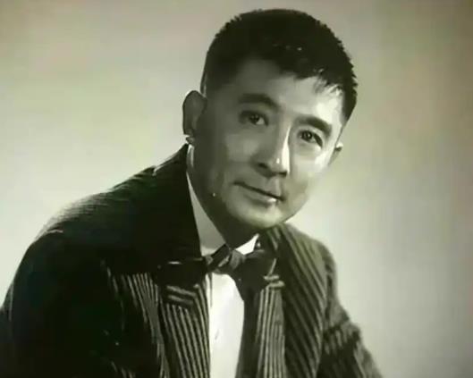 1945年，被关押6年的赵丹出狱，他满心欢喜的找到妻子后，却发现妻子挺着大肚子，