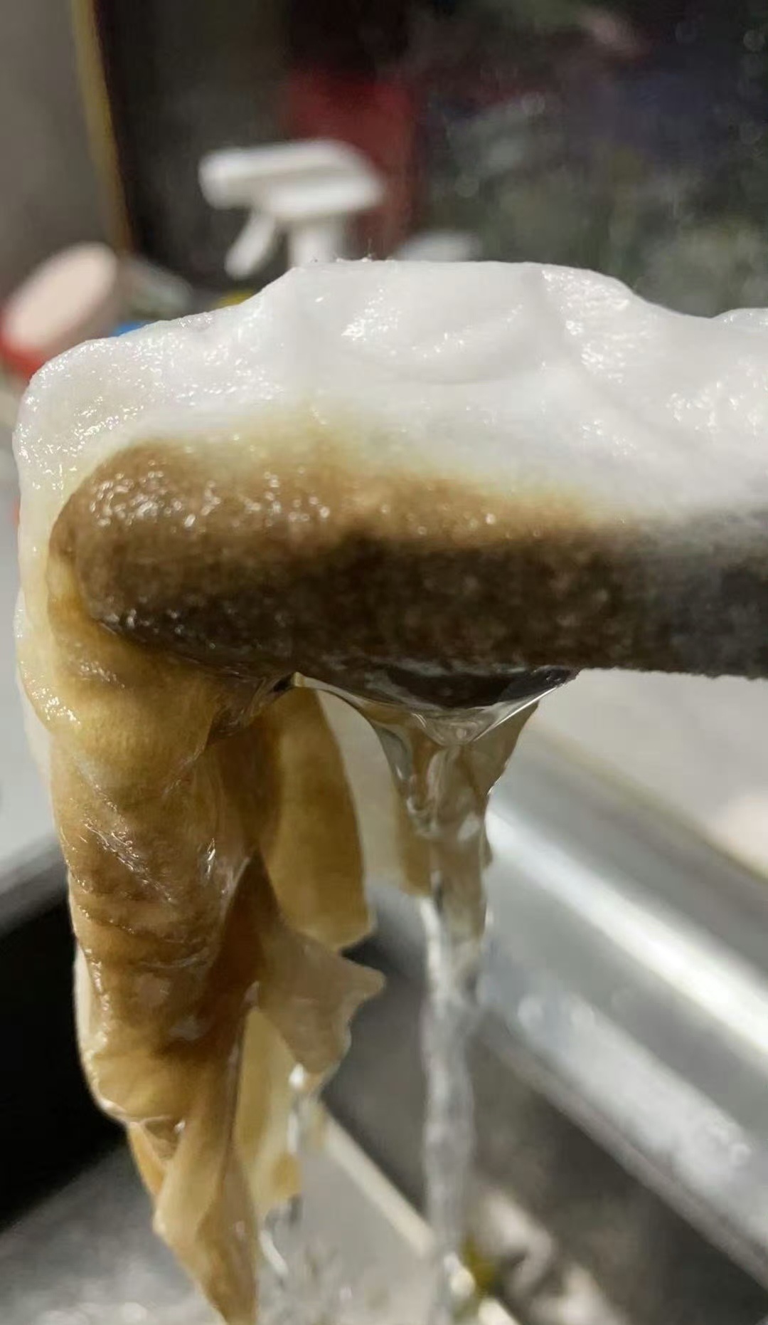 杭州自来水这是一条有味道的微博，听说好像是自来水错接了排污水，心疼杭州余杭区居民