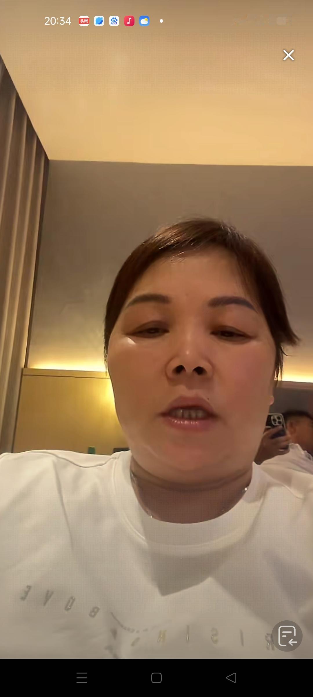 叶锐聪妈妈东姐太可爱了，直播间里说她告诉弟弟今晚妈妈要跟哥哥一起睡好不好，弟弟说