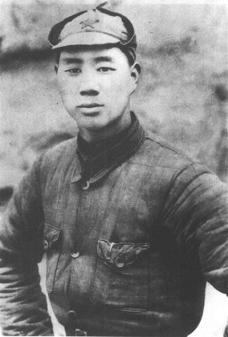1936年1月,杨成武任红一军团一师政委,这是到达陕北后的留影。