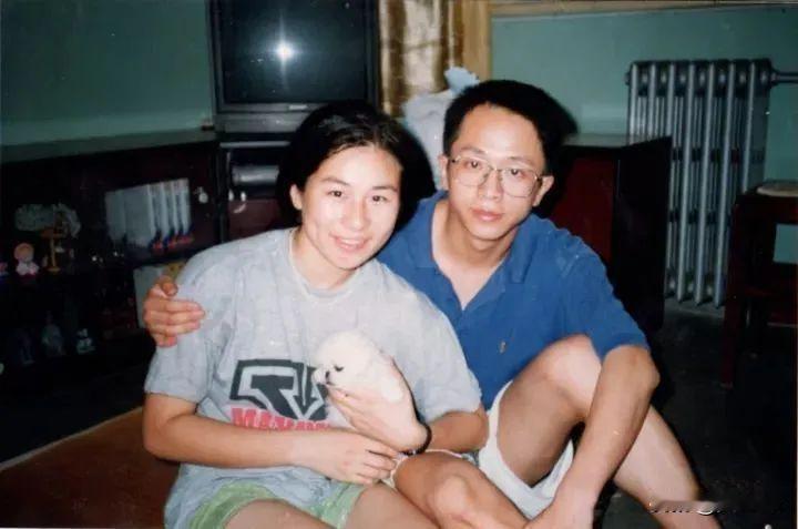 她与前夫周鸿祎选择离婚，并借此分得数十亿资产。她从此坐拥海量财富，常年躺收千万分