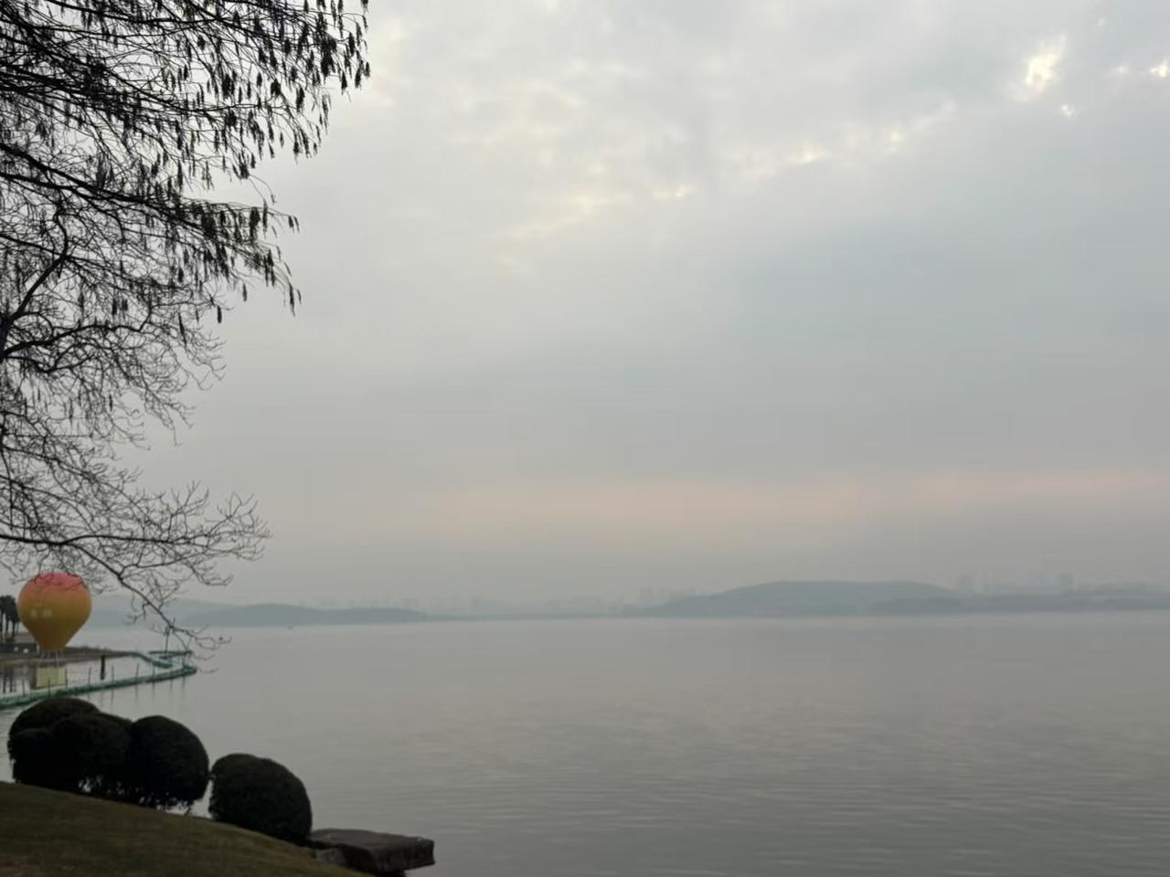 假如，人死后会轮回，你会怎么想？
我想会有很多人，如果知道有轮回，会毫不犹豫的选