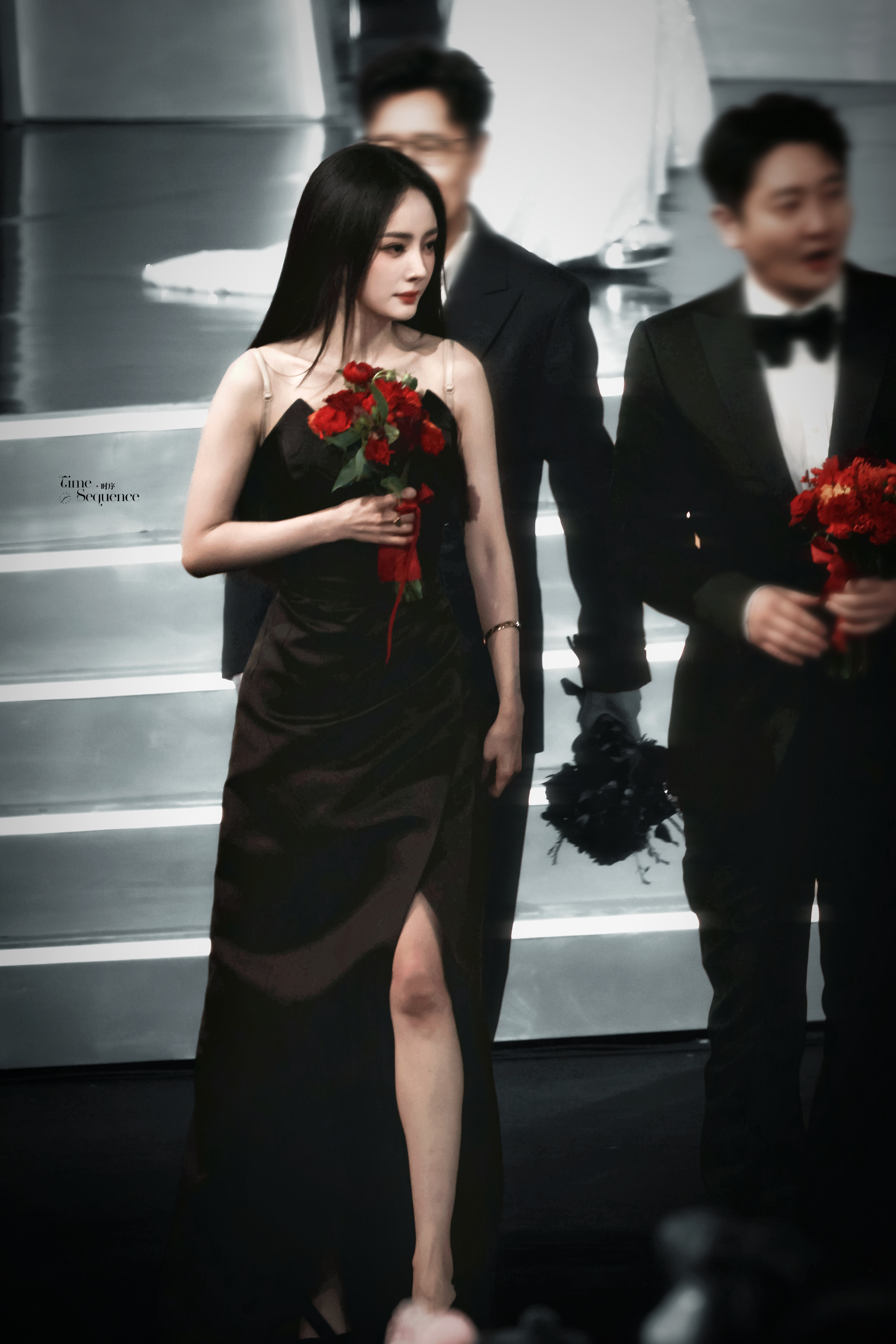 “荣耀向你俯首”