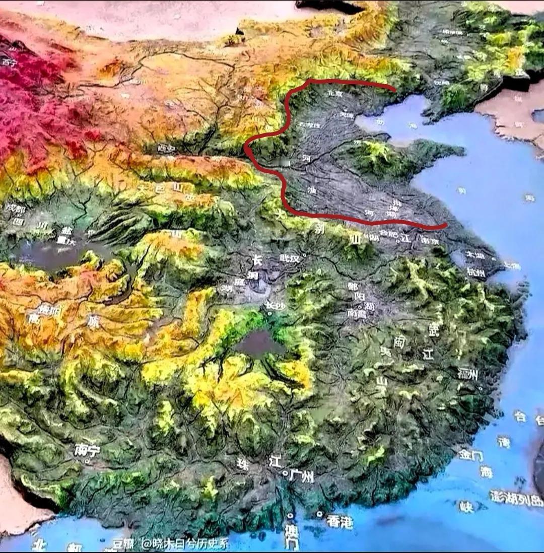 看图说话：
1、四川盆地：忒像一个陨石坑！
2、山东半岛：总感觉与胶东半岛曾经是