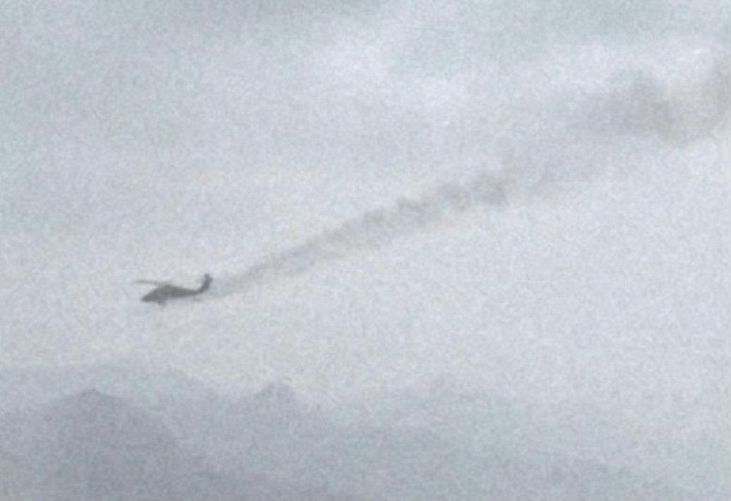 在昨日美军搜救飞行员时，疑似一架“黑鹰”直升机被击中。另外还有消息称，这架直升机