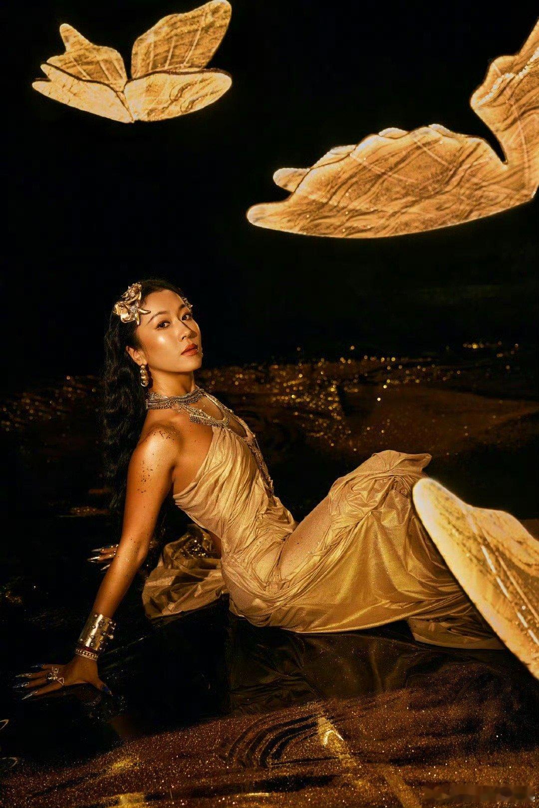 吉克隽逸录节目喊话音乐人轻点喷 谁懂啊！舞台上飒爽的吉克隽逸，一遇到专业音乐人就