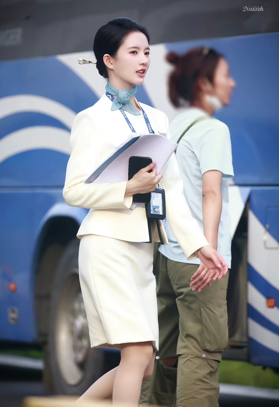 我制服控了好吧。 