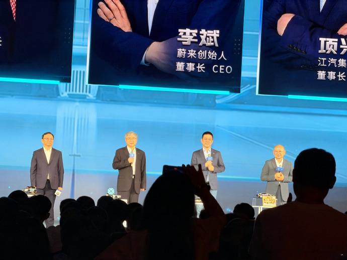 安徽造车F4齐聚中国科大 作为一个安徽女孩看到四位大佬同框的画面后内心满是动容与