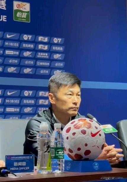 大连英博客场1-0赢辽宁铁人，队史首获中超五连胜，李国旭当场谢球迷。
4月22日