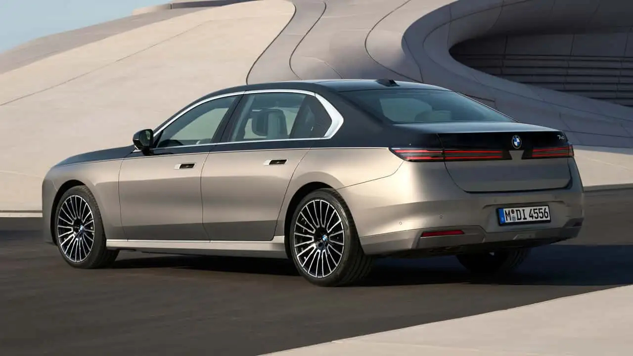 2027 BMW 740 