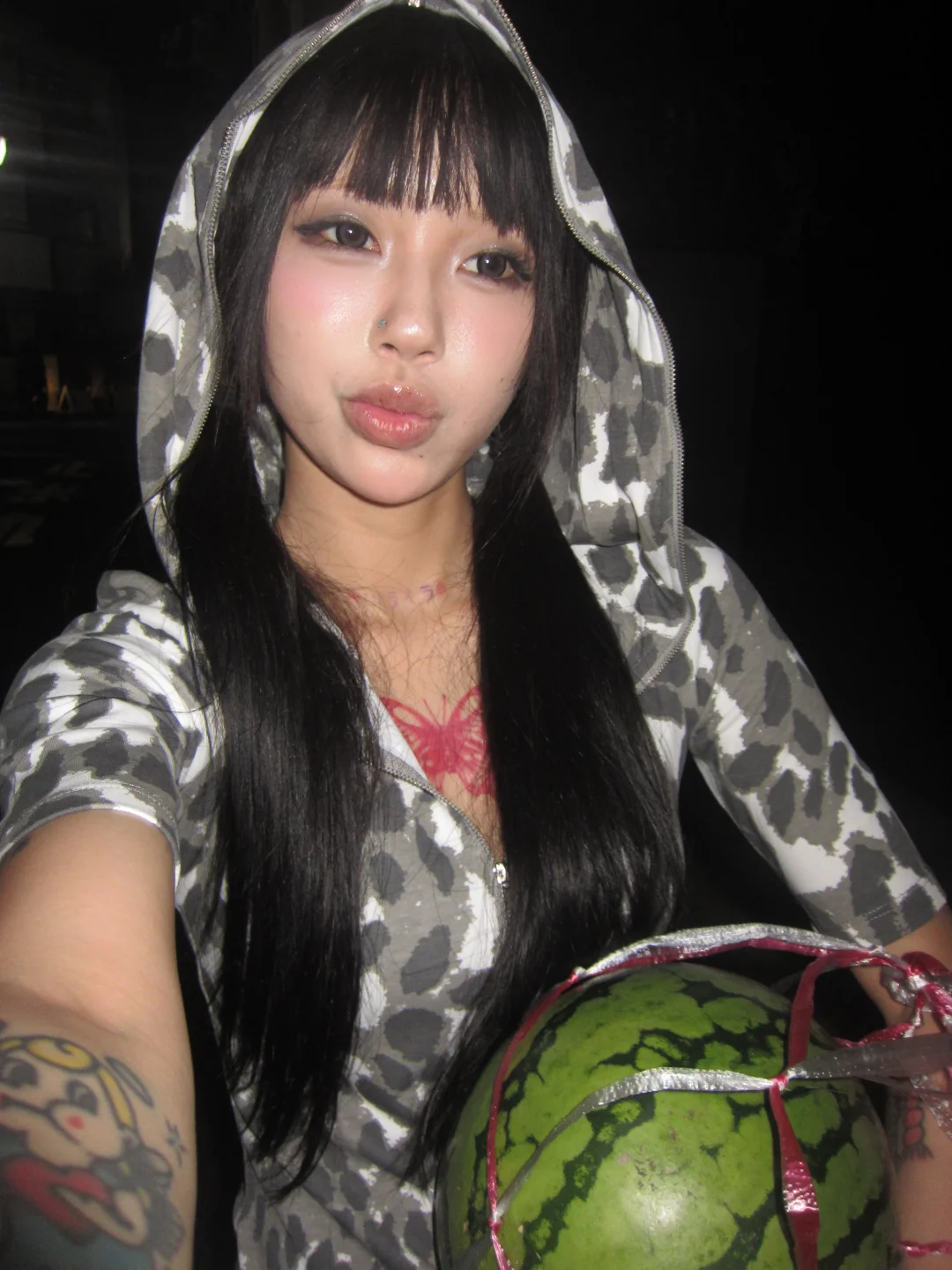 日本买到998大西瓜开心的拍十张