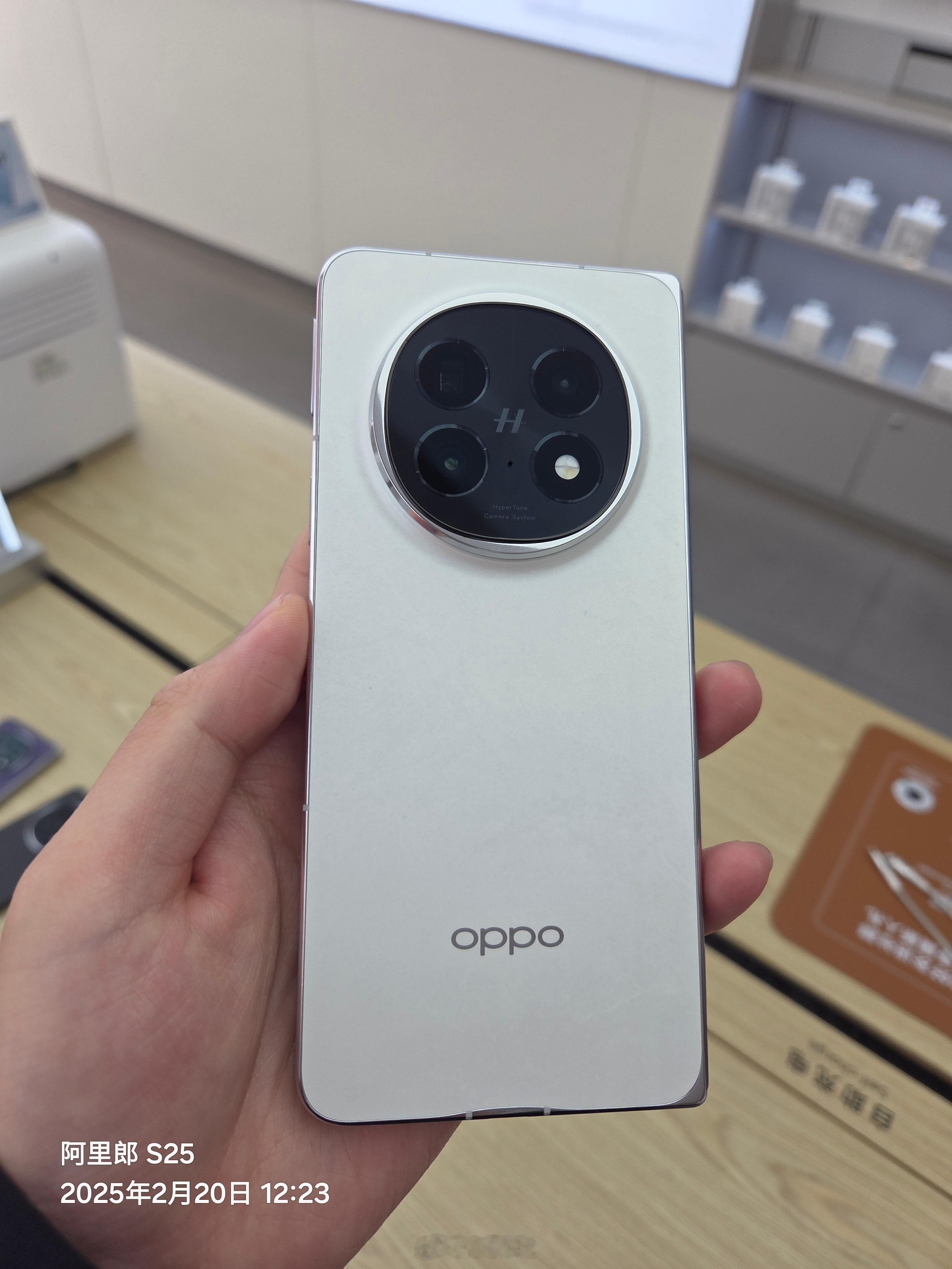 OPPO Find N5相机参数长焦: 实际成像面积1/2.78英寸，70mm，