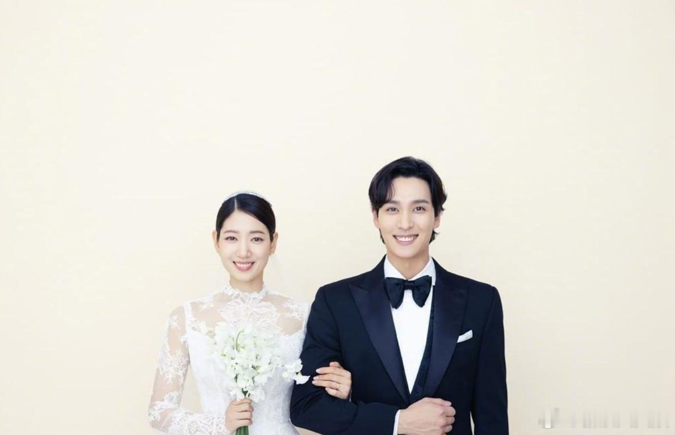 朴信惠怀二胎了曝朴信惠怀二胎 据韩媒，多位娱乐相关人士透露，朴信惠目前正在怀二胎