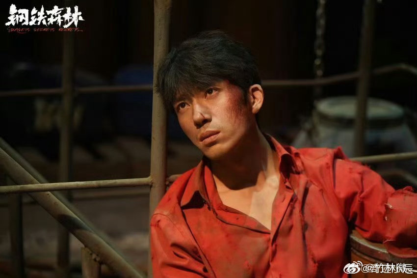 井柏然这6天囚禁戏看着都疼看花絮才知道，井柏然拍这段被虐戏吃了不少苦，镜头不多，