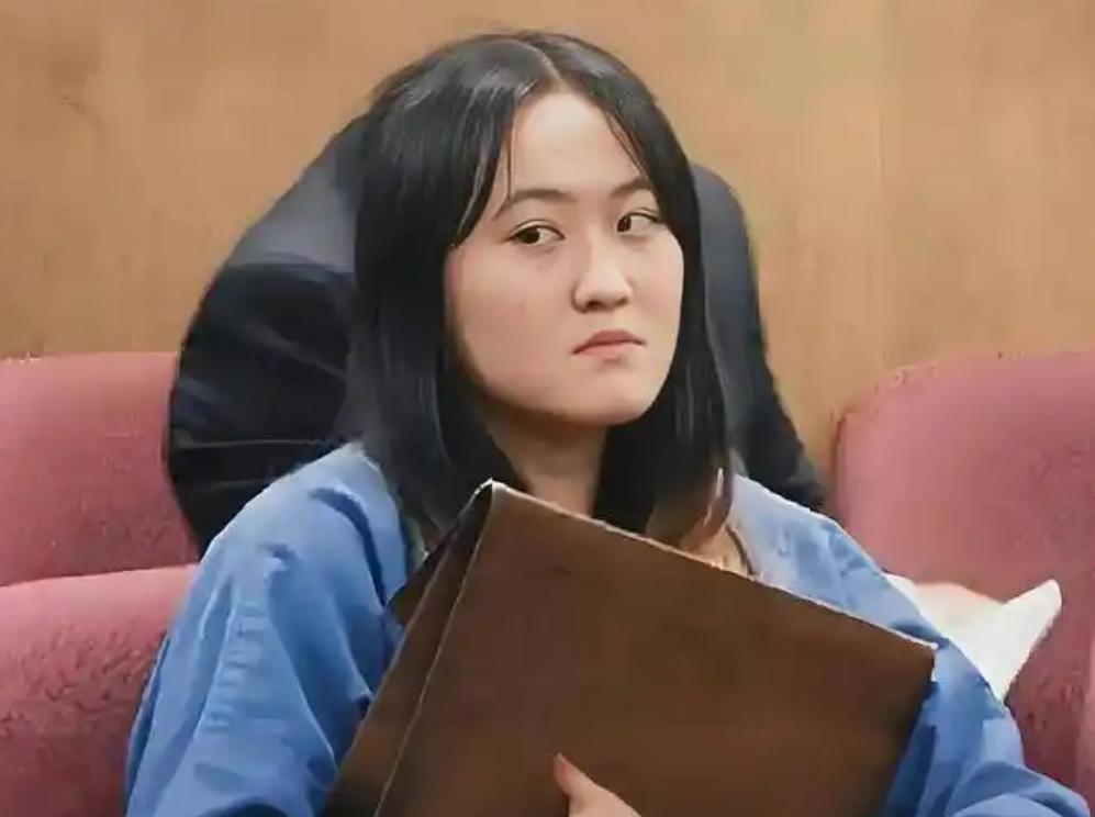 “我又没欺负美国人，我只欺负中国人，凭什么抓我？”2015年，曾拿烟头烫同学、扇