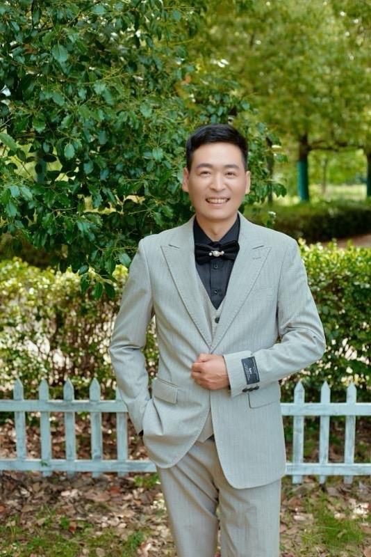 一个为你花钱的男人，他不一定爱你，但是一个不愿意给你花钱的男人，他一定...