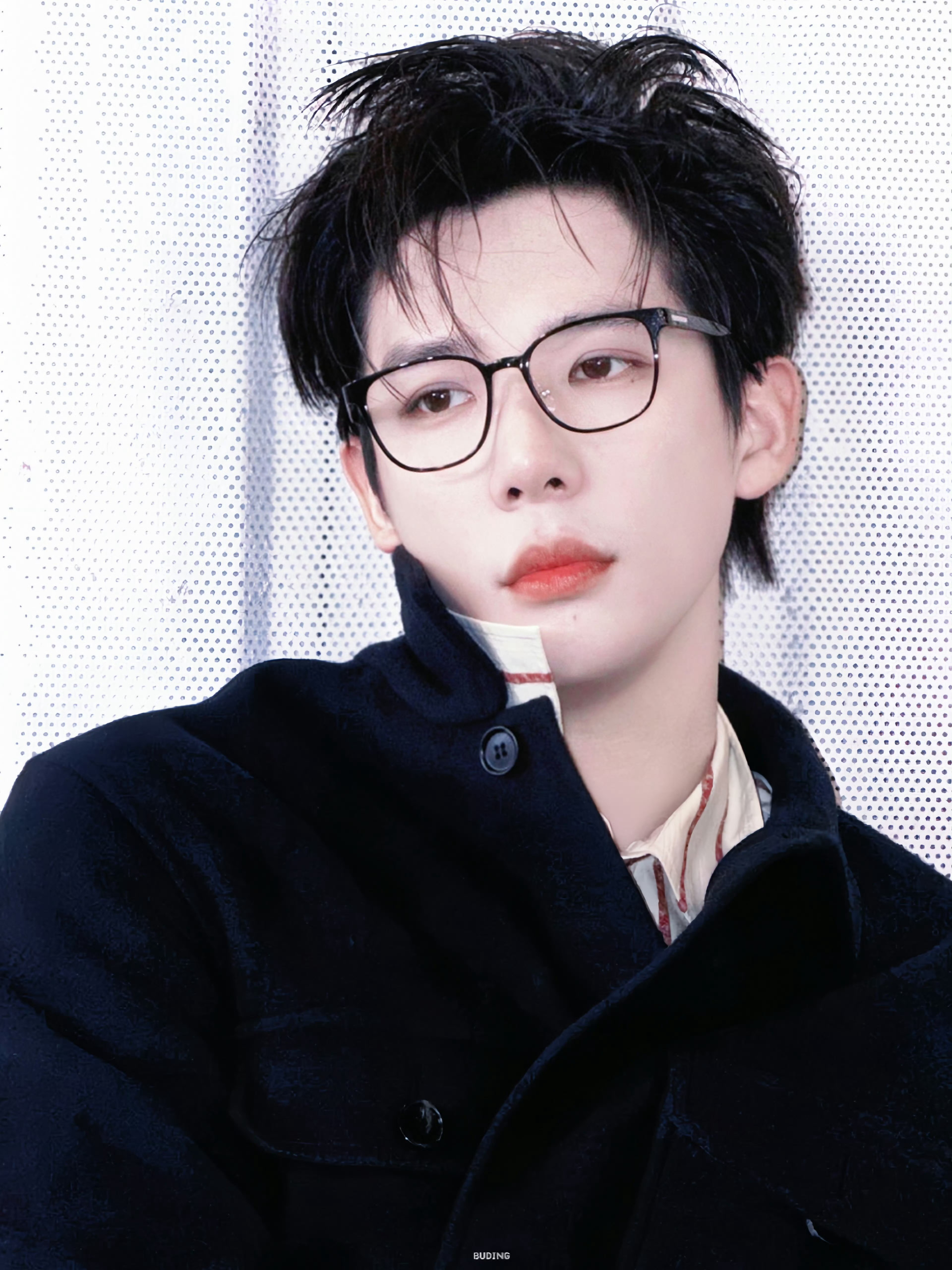 王安宇  青年演员王安宇 你是短暂的花朵，也是长久的琥珀你是不同的，唯一的，柔软