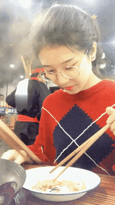 这么可爱的女孩子，适合娶回家！[灵光一闪]
绝对旺夫！