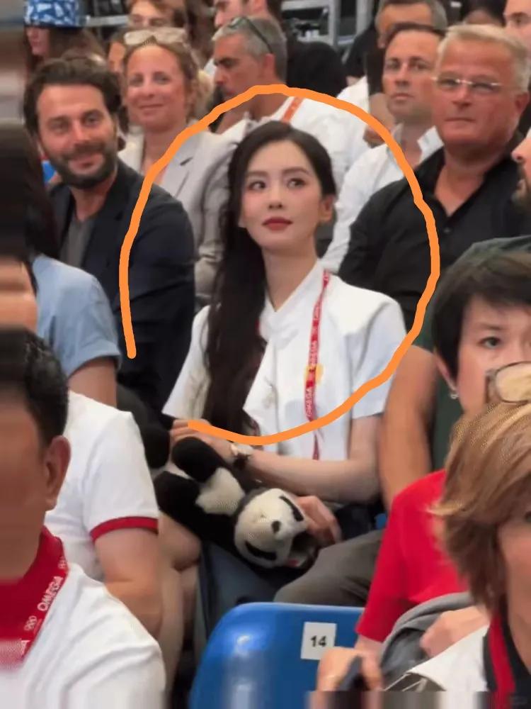 这个美女是什么身份？
         演员还是运动员？
         她是