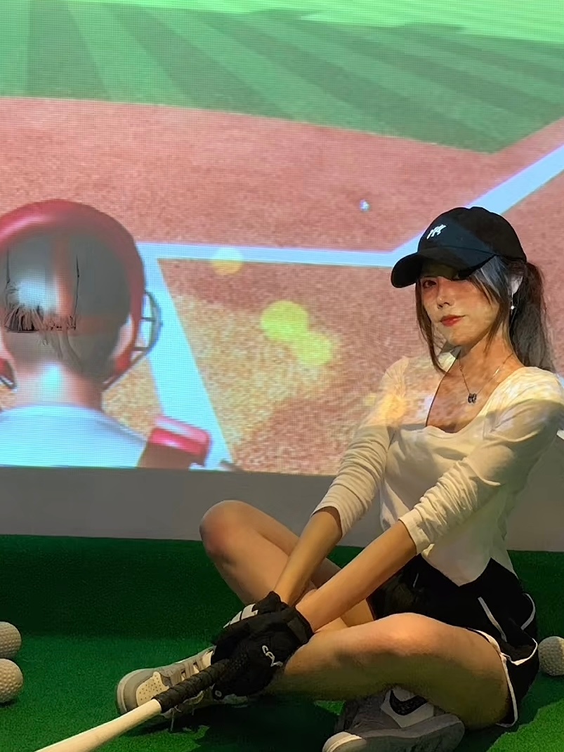 在棒球馆感受挥棒的快乐一个不累但巨解压的地方就这么一棒一棒把烦恼全打飞了⚾全民运