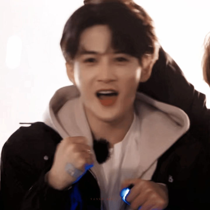 早上好啊！我的超级巨可爱小甜豆，希望你永远都开心快乐！永远都被爱包围着，希望你永