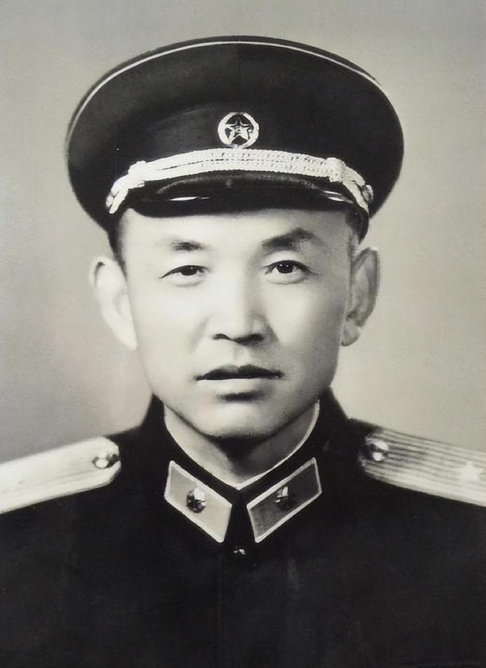 与华国锋共事多年的老领导，曾是他的顶头上司，如今他对华国锋作何评价？
1974年