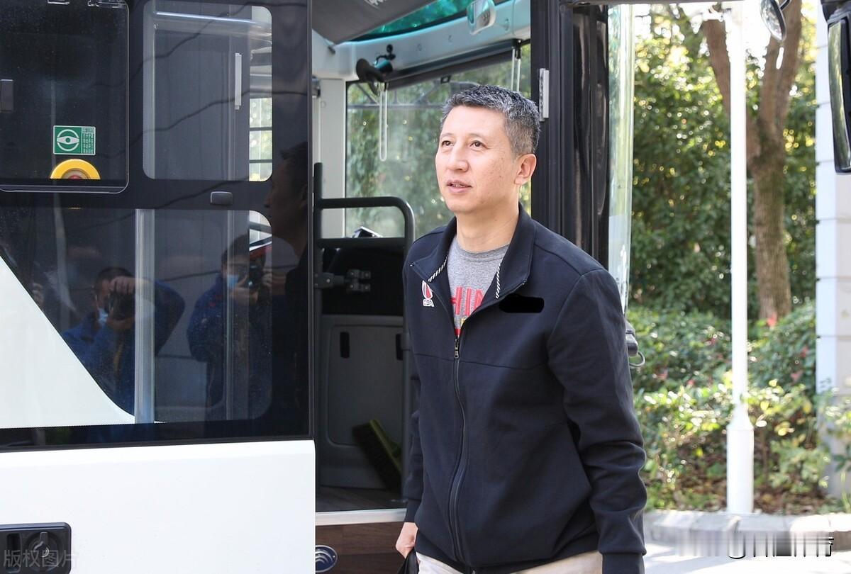 李炎哲新疆男篮首秀数据，25分5篮板2抢断1盖帽，这是一场双赢的交易，也是属于新