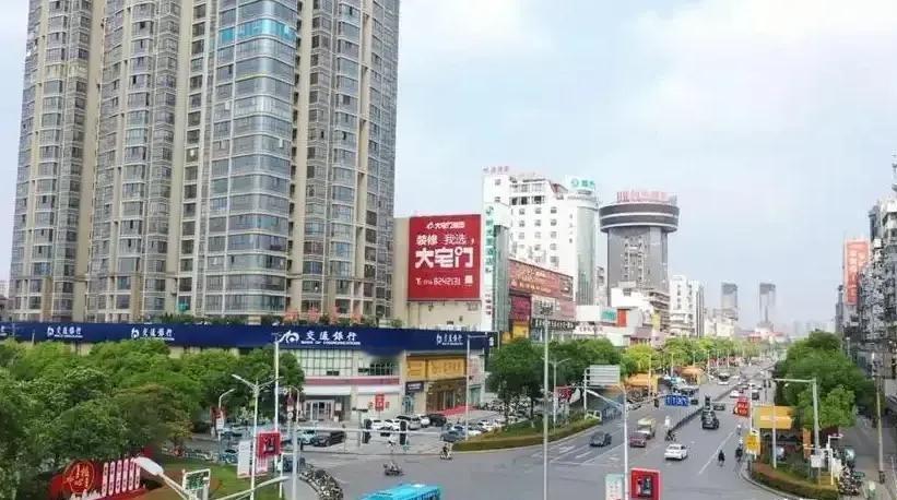 好多沙市人聊天的时候，动不动就说“那个谁是我兄弟”“那个项目我晓得”，开口就提人