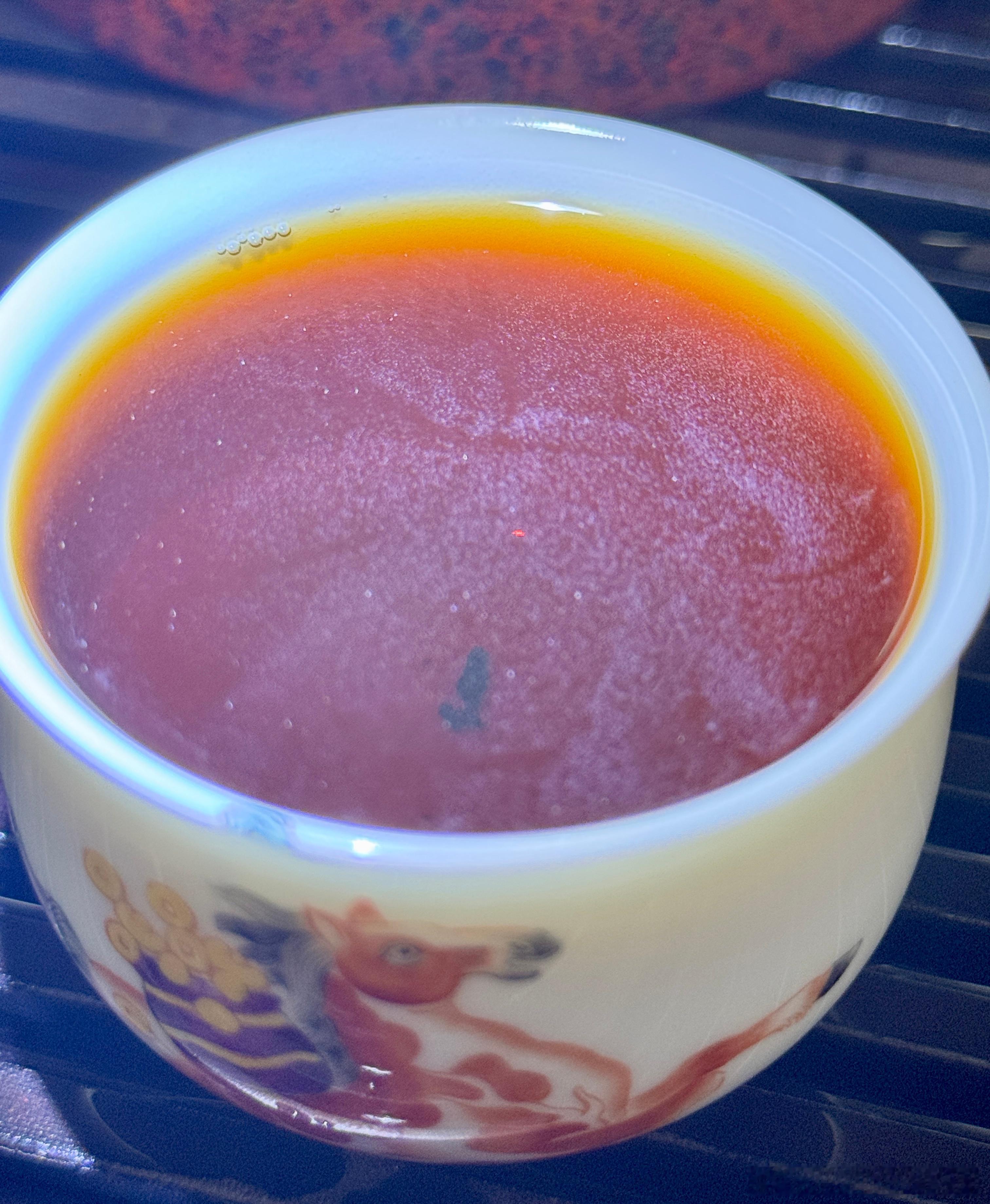 喝茶！刚给我姐打视频，他们在家忙晕了，在收拾明天回湖南的东西，我的娘啊，屋子里摆