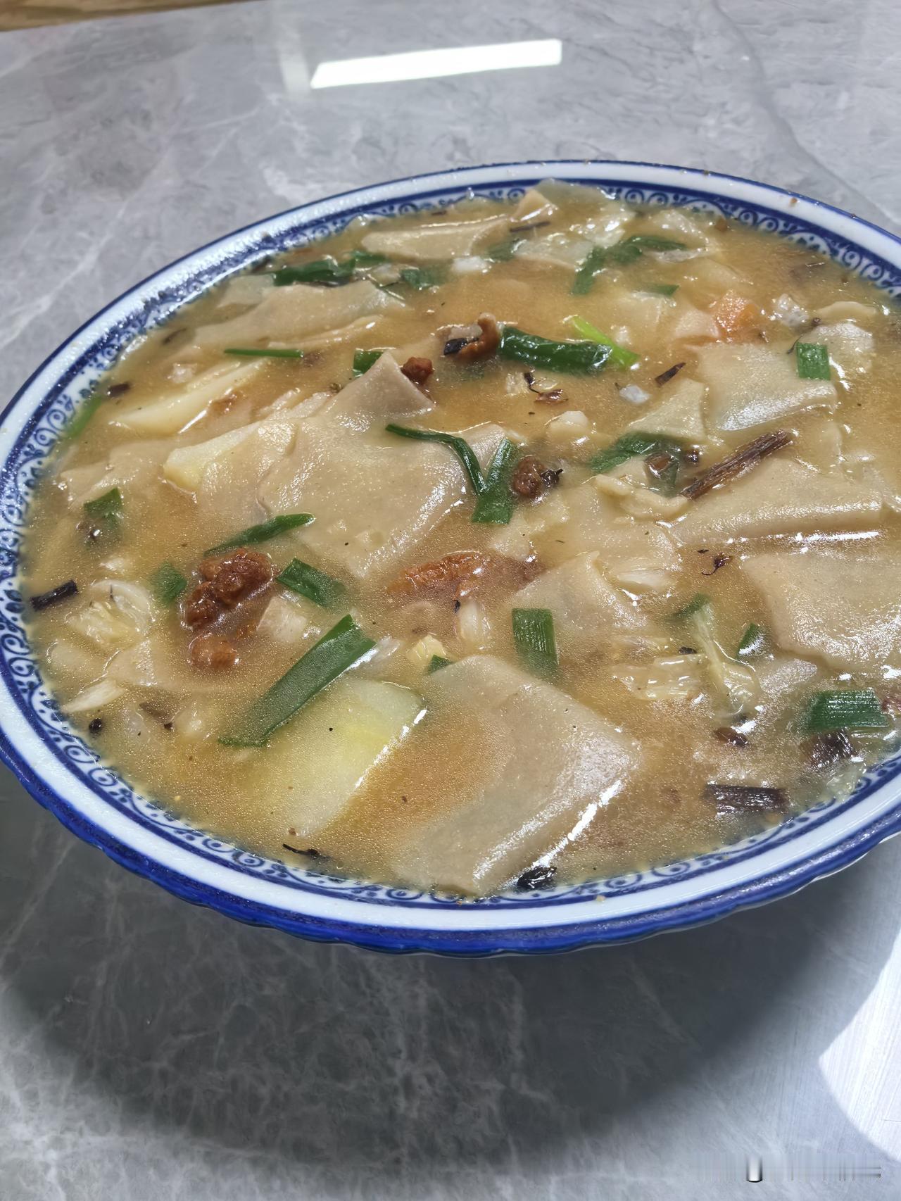 中午钻进西宁城北「青海撜杂皮饭馆」，13块点了一碗破布衫！端上桌直接香迷糊了～