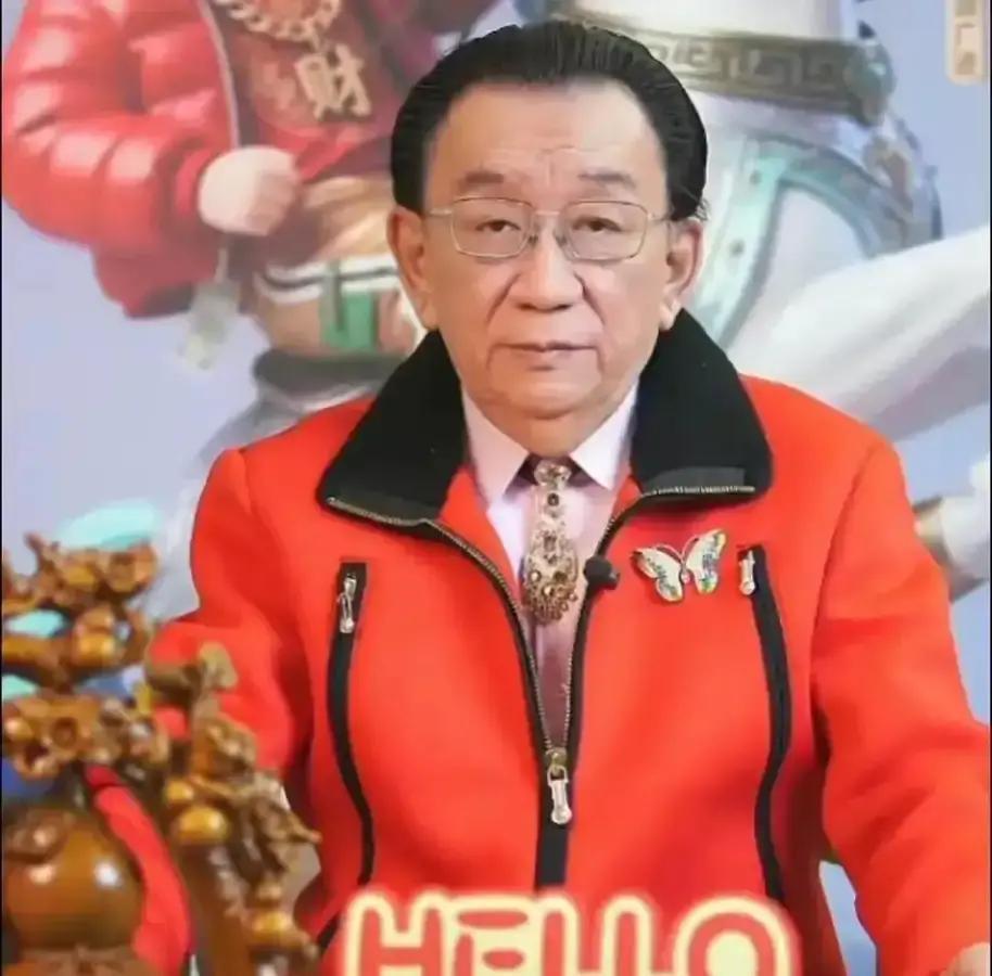 天津饭局，侯耀华被晾成空气
 
同行坐满三桌，没一个人起身打招呼。有人递筷子，绕