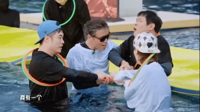 谁来听听李乃文的诉求李乃文无助的老人哈哈哈哈哈 李乃文：我拿个圈容易吗？范志毅偷