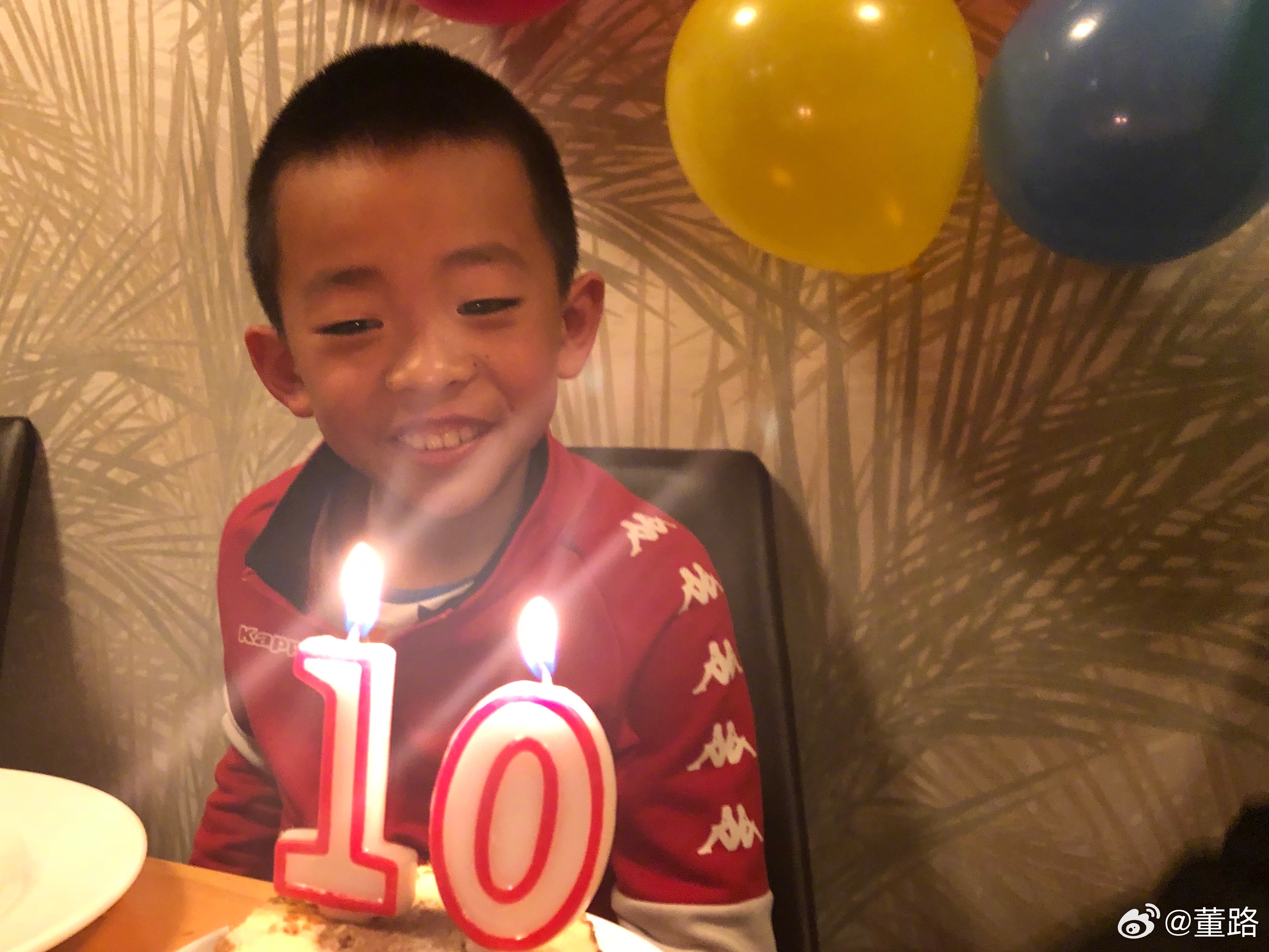 今天是邝兆镭17周岁生日，祝小邝生日快乐🎊🎂🎁🎉 