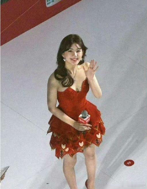 突然理解为什么女明星一定要捂胸了！原来是这样 
