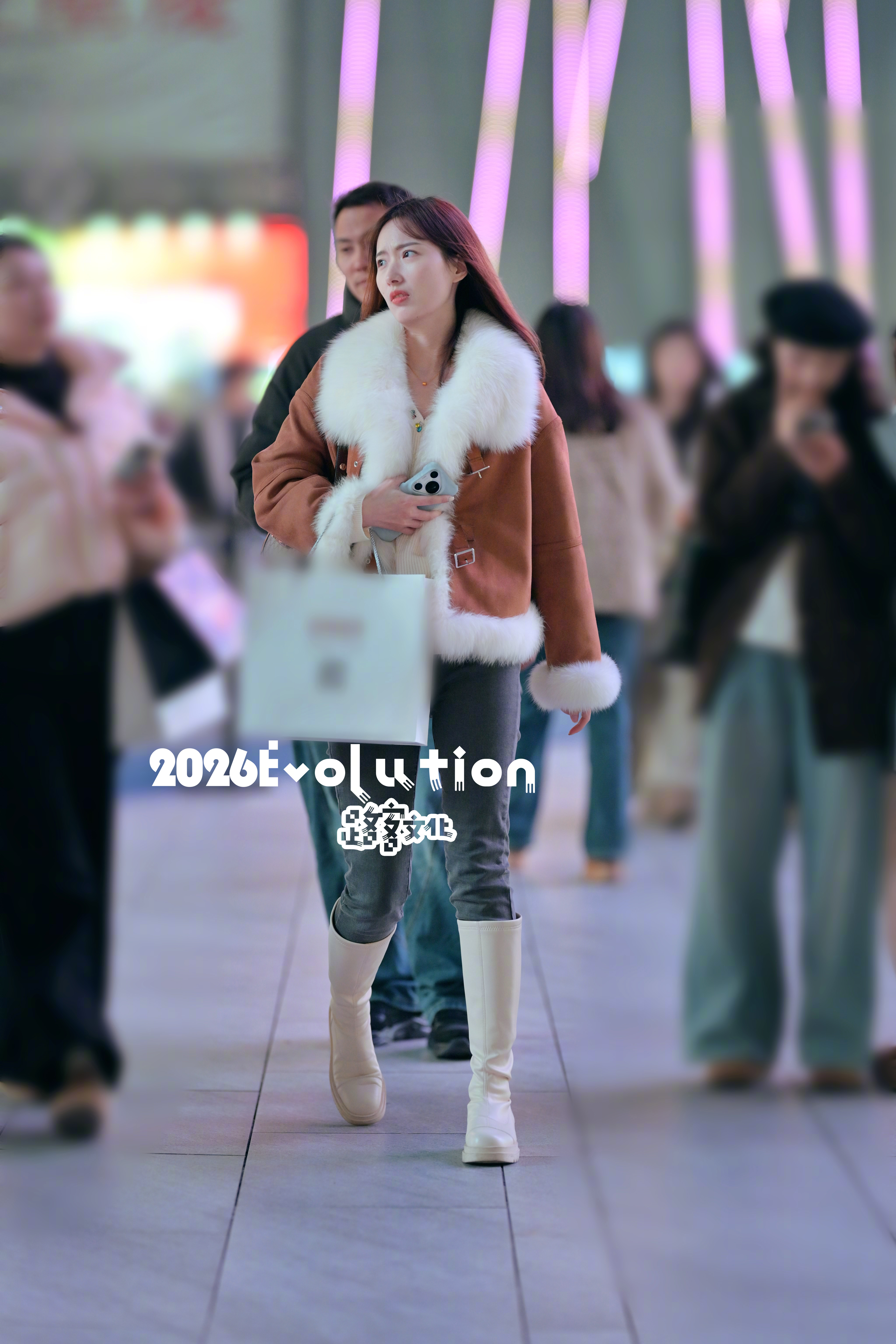 重庆最近还是冷冬季服装先别收 