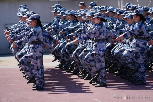 军训的回忆是美好的，我在军训期间，学会了踢正步、站军姿、唱军歌、坐姿，个人物品收