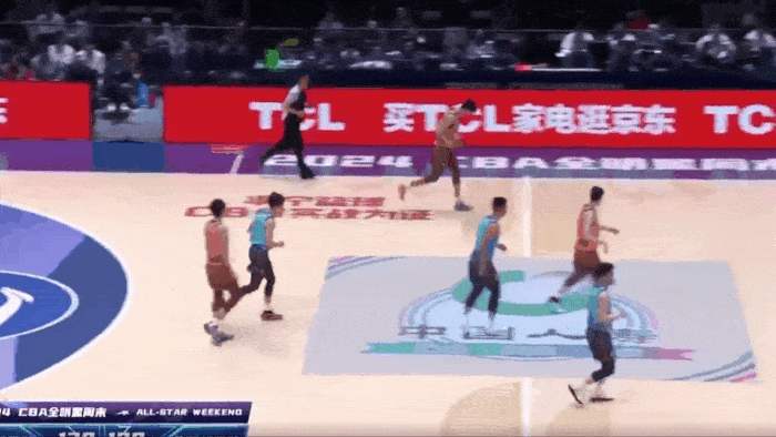张镇麟的身体天赋还是非常优秀的，今天晚上表演了很多精彩的扣篮，期待他明年参加扣篮