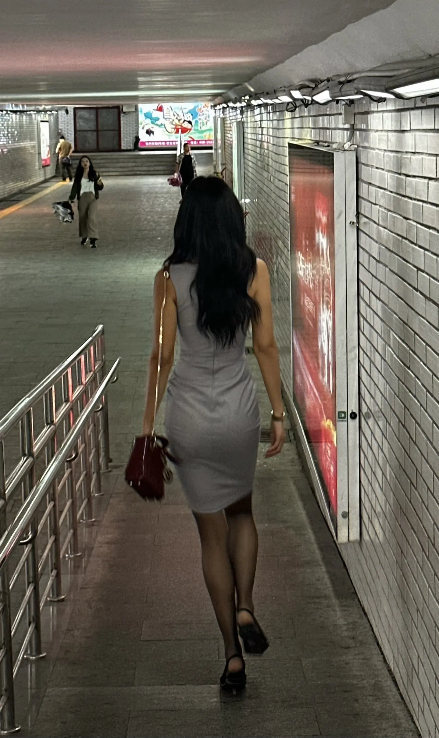 黑皮不能穿职业装了吗。