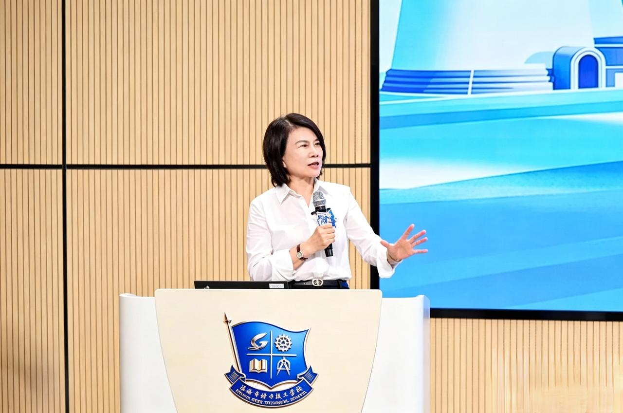董明珠查到校内一个橘子卖一块五，当场关掉技校小卖部
 
开学巡查校园，董明珠发现
